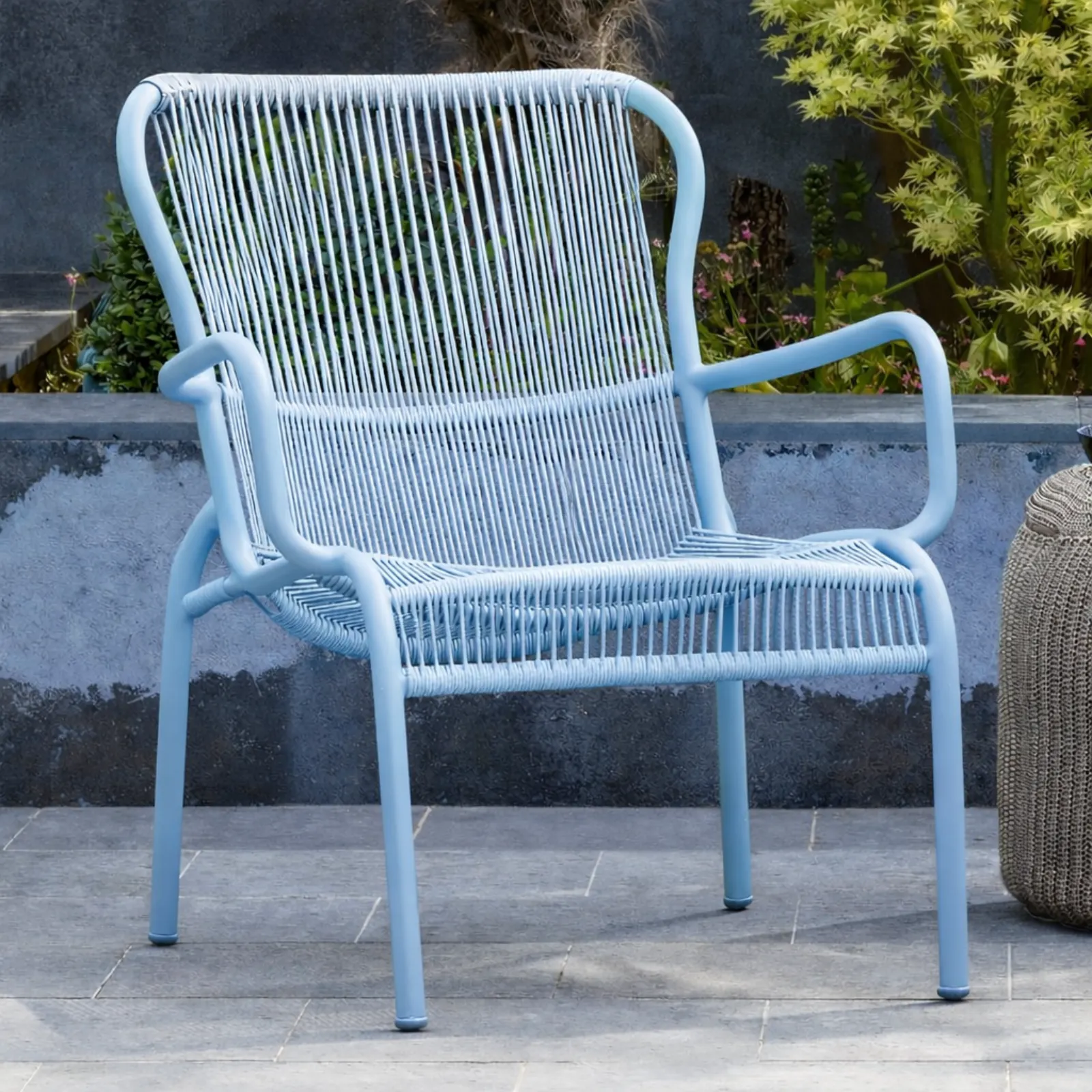 Buz Mavisi İp Örgü Metal Bahçe Sandalyesi Modern Dış Mekan Sandalyesi